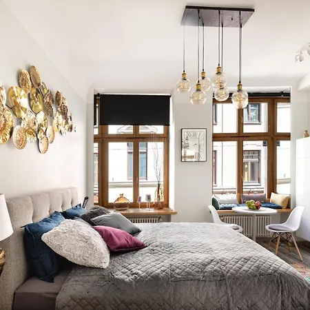 Apartment Art Design King Bed In Old Town
